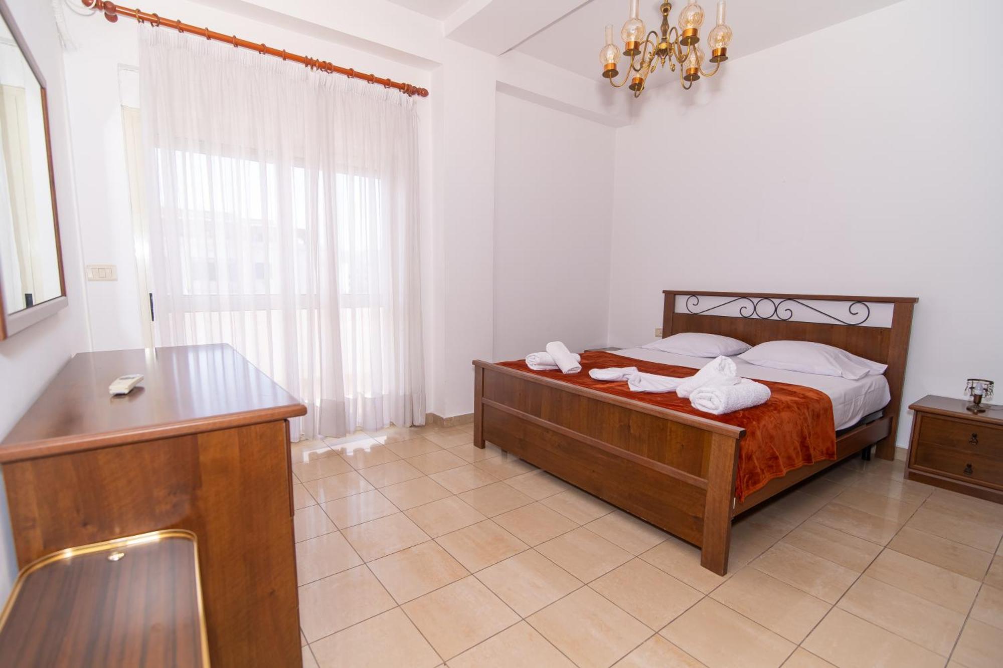 Vintage Blloku Apartment ติรานา ภายนอก รูปภาพ